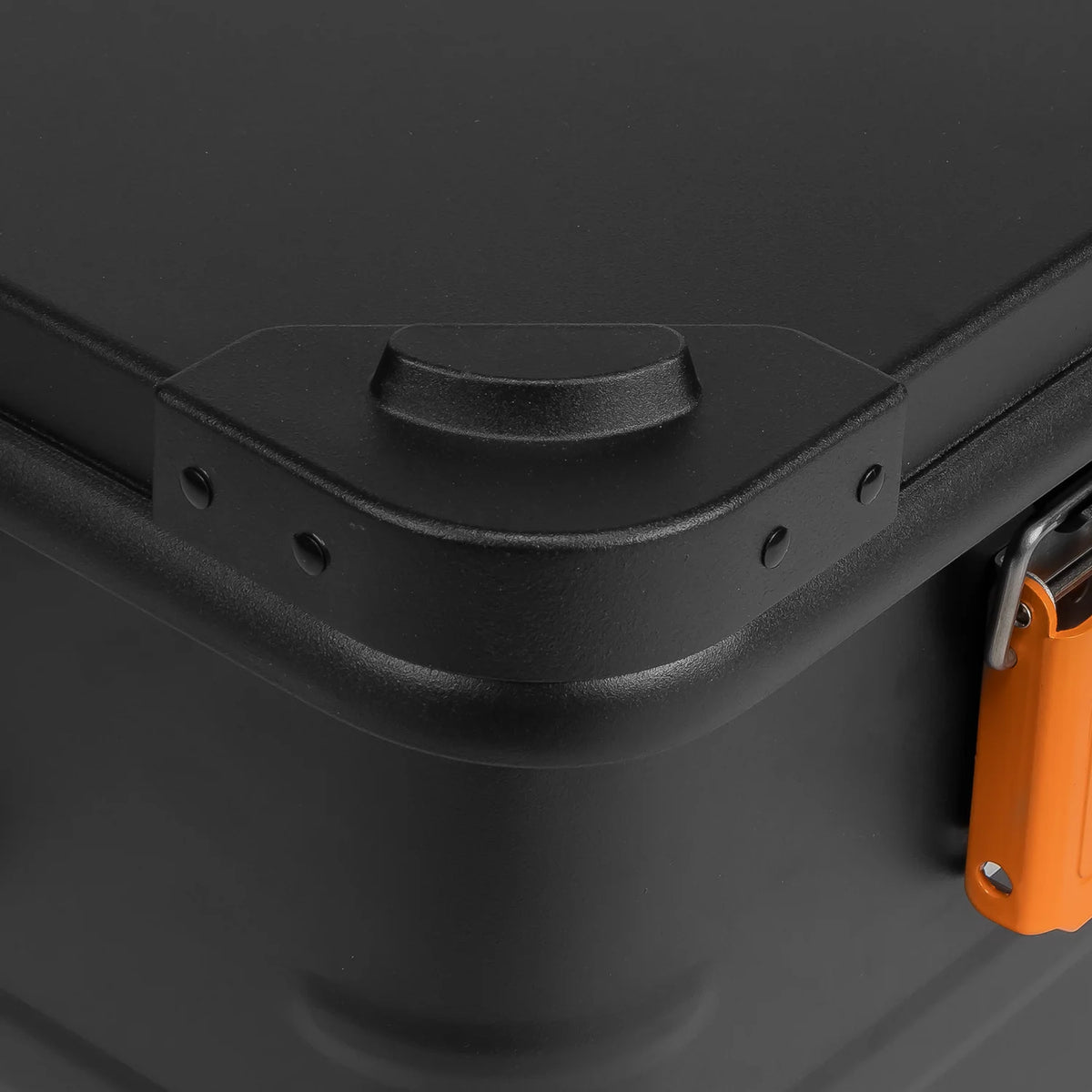 ALUBOX pulverbeschichtete Alukiste stapelbar schwarz orange