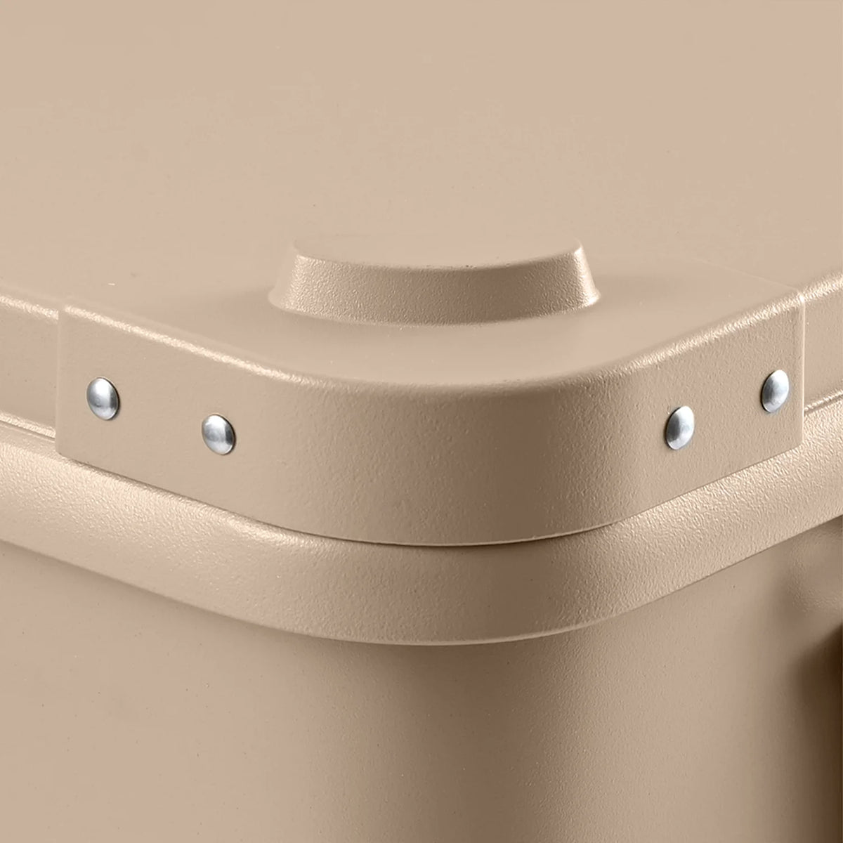 Alubox khaki beige – stapelbar, staubdicht mit Gummidichtung